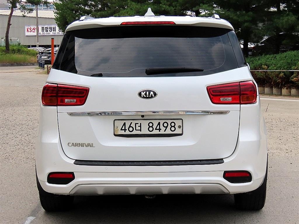KIA Carnival - Vista 4