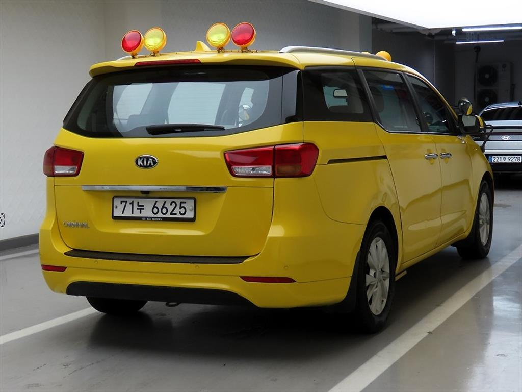 KIA Carnival - Vista 4