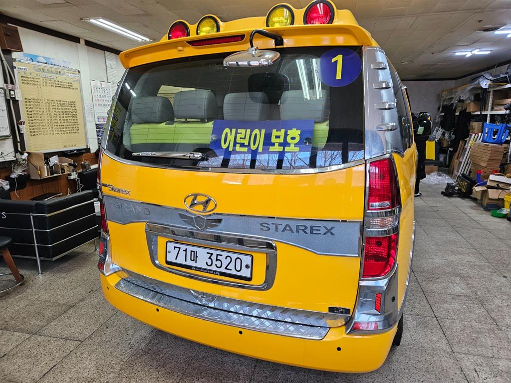 HYUNDAI Starex - Vista 4