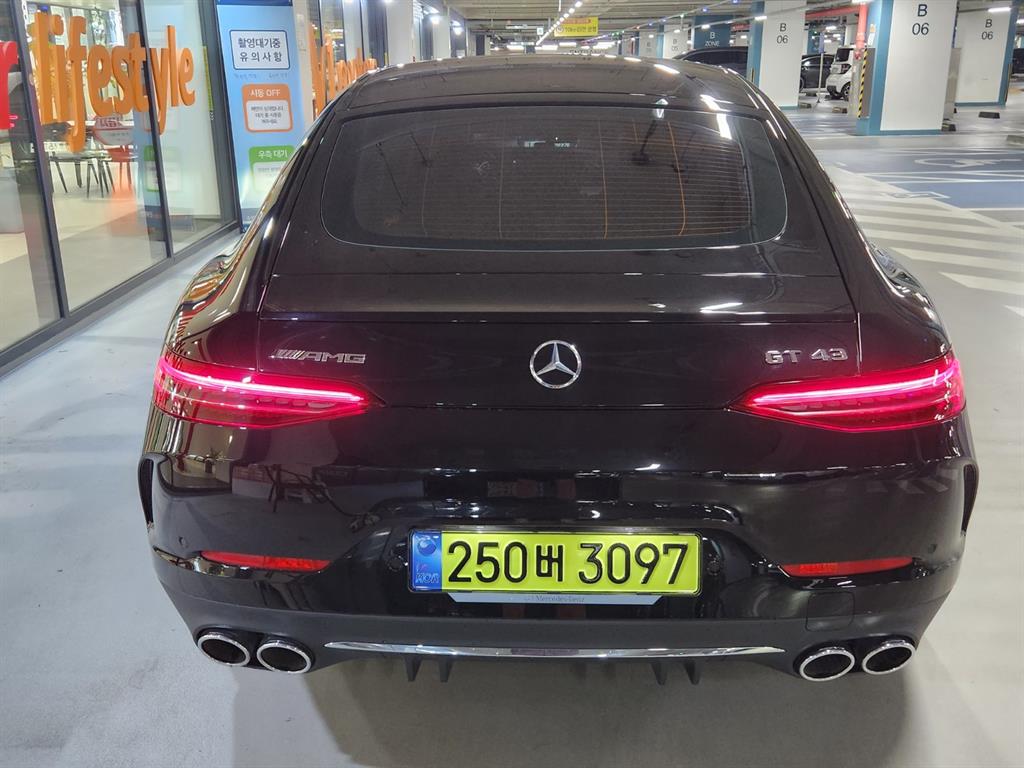 Mercedes Benz AMG GT - Vista 5