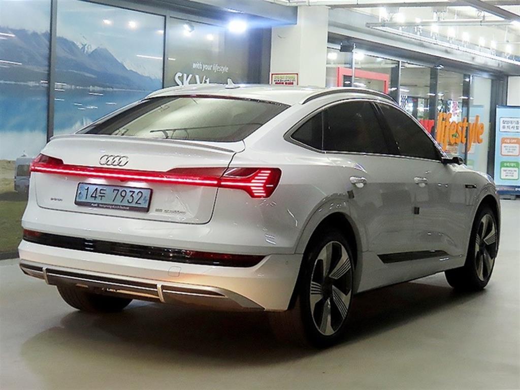 Audi e-Tron - Vista 4