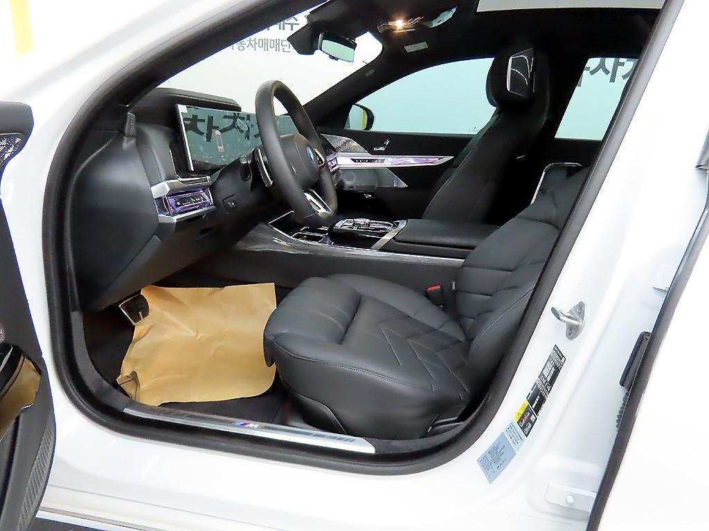 BMW 7 Series - Vista 5