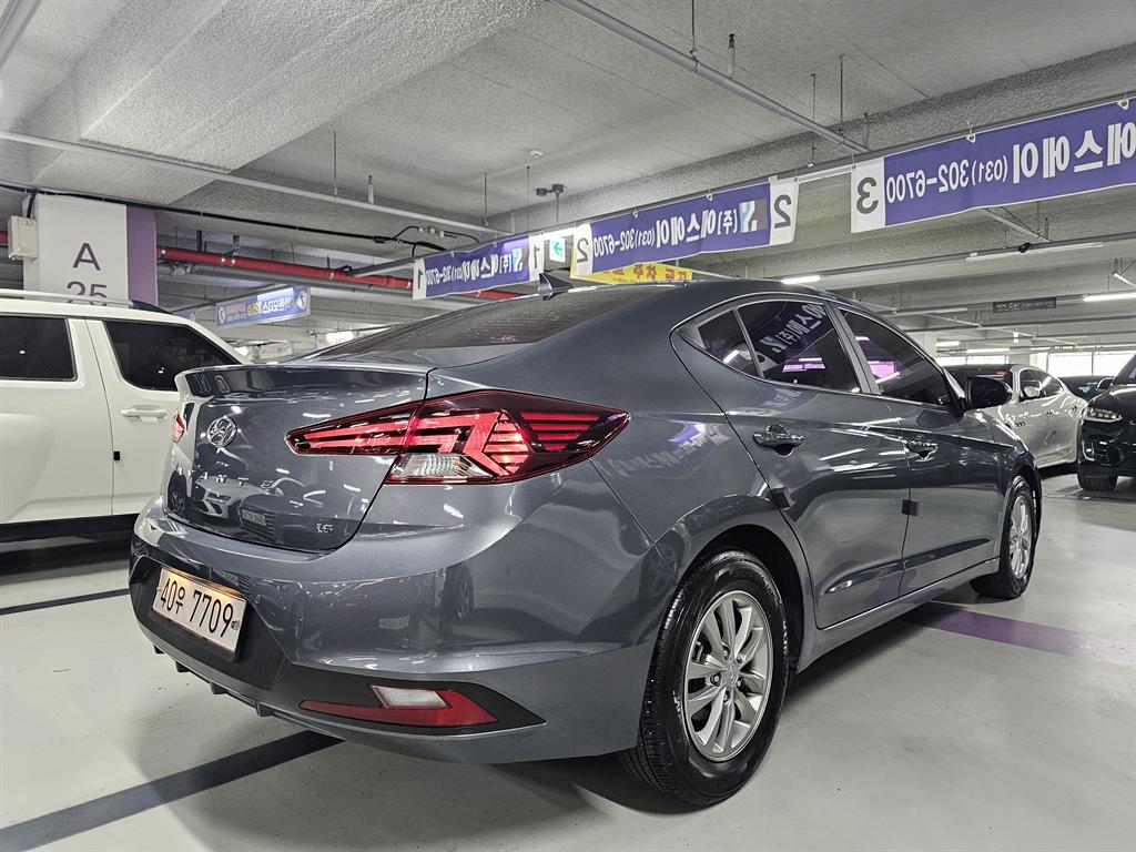 HYUNDAI Avante - Vista 4