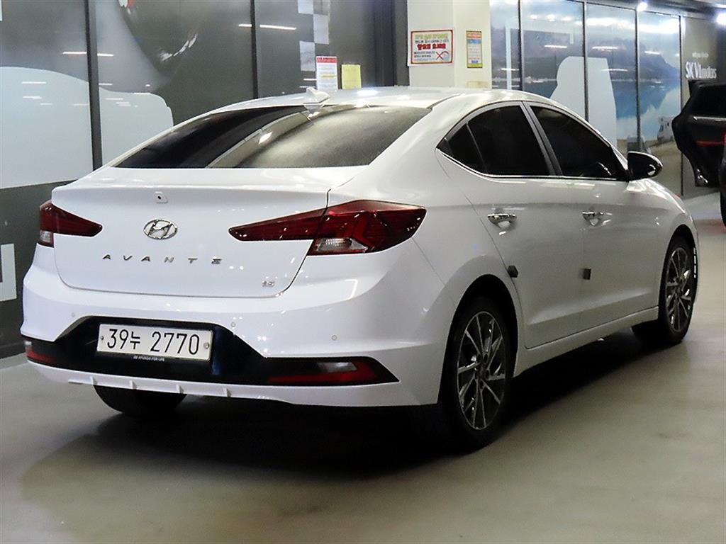 HYUNDAI Avante - Vista 4