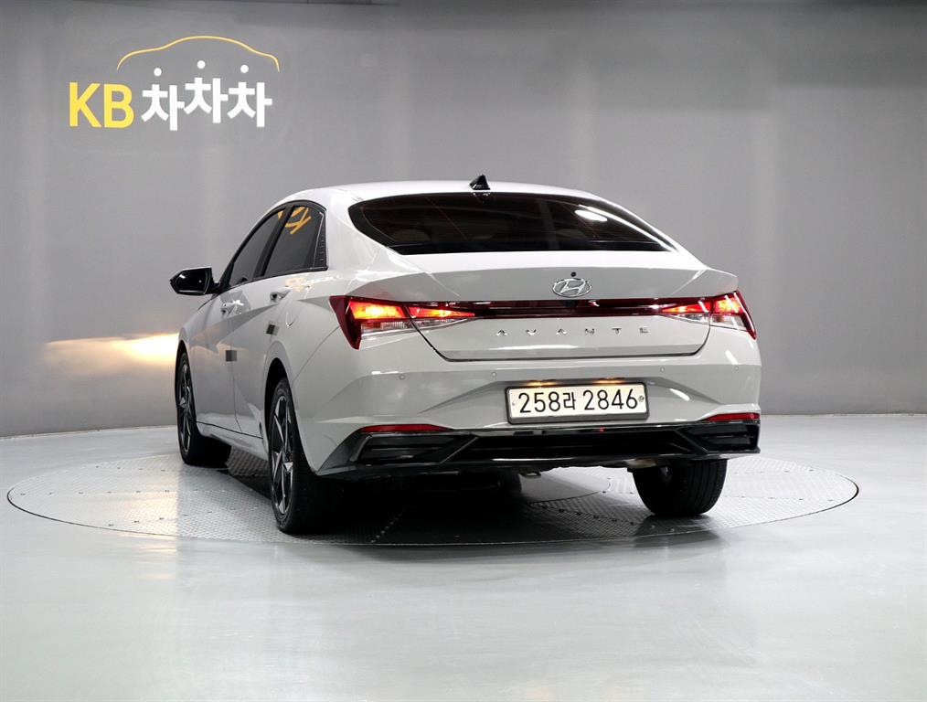 HYUNDAI Avante - Vista 4