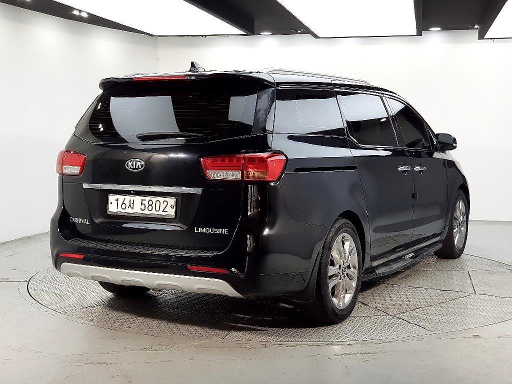 KIA Carnival - Vista 4