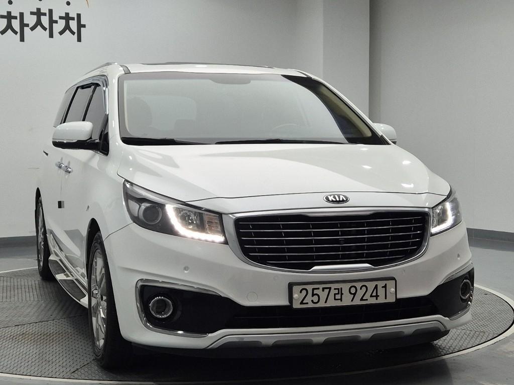 KIA Carnival - Vista 4