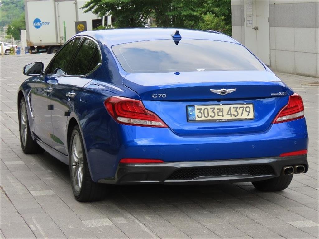 Genesis G70 - Vista 4