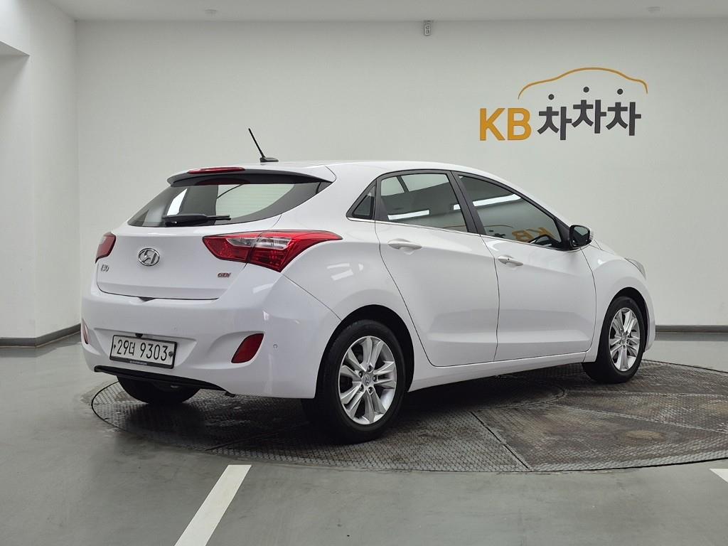 HYUNDAI i30 - Vista 4