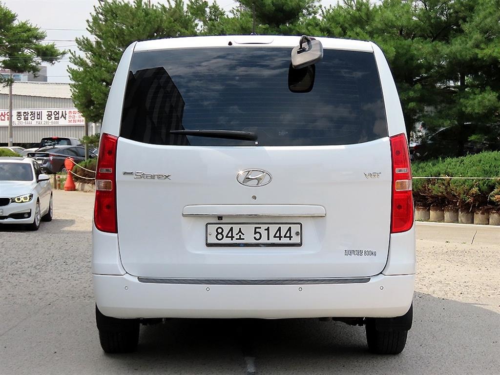 HYUNDAI Starex - Vista 4