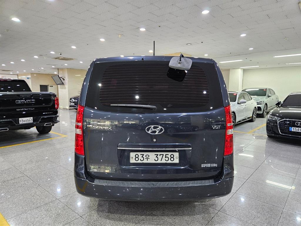 HYUNDAI Starex - Vista 4