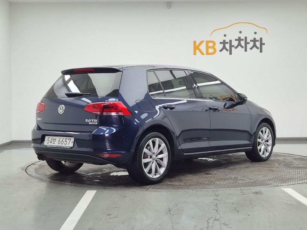 Volkswagen Golf - Vista 4