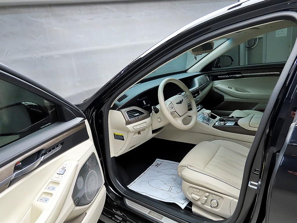Genesis G90 - Vista 5