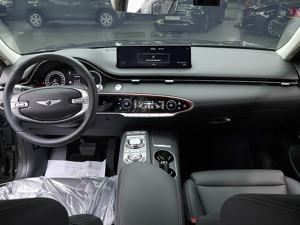 Genesis GV70 - Vista 5