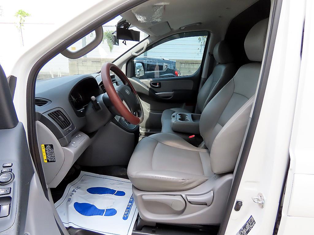 HYUNDAI Starex - Vista 5