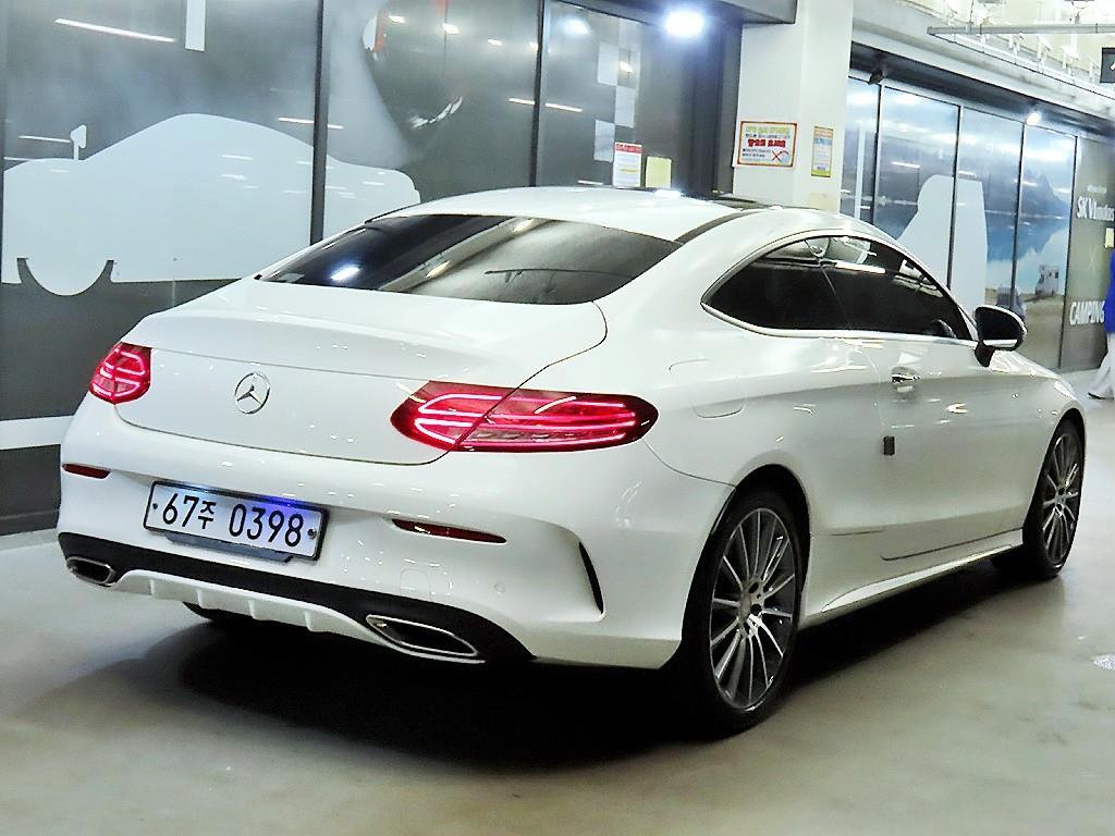 Mercedes Benz C Class - Vista 4