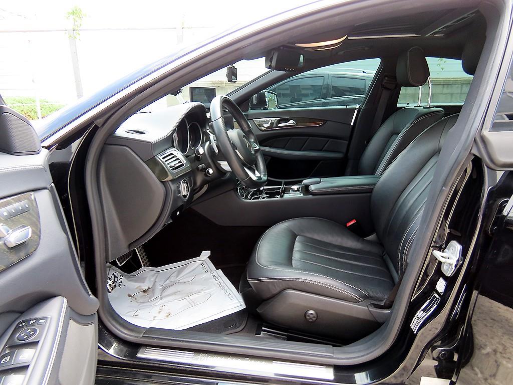 Mercedes Benz CLS Class - Vista 5