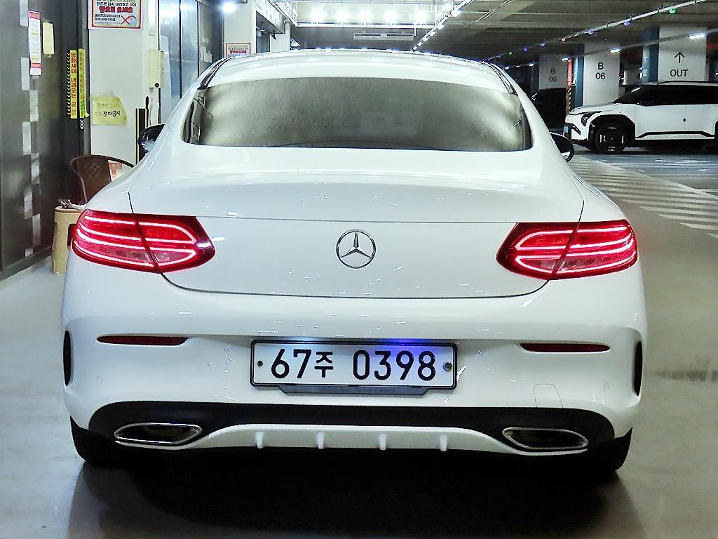 Mercedes Benz C Class - Vista 5