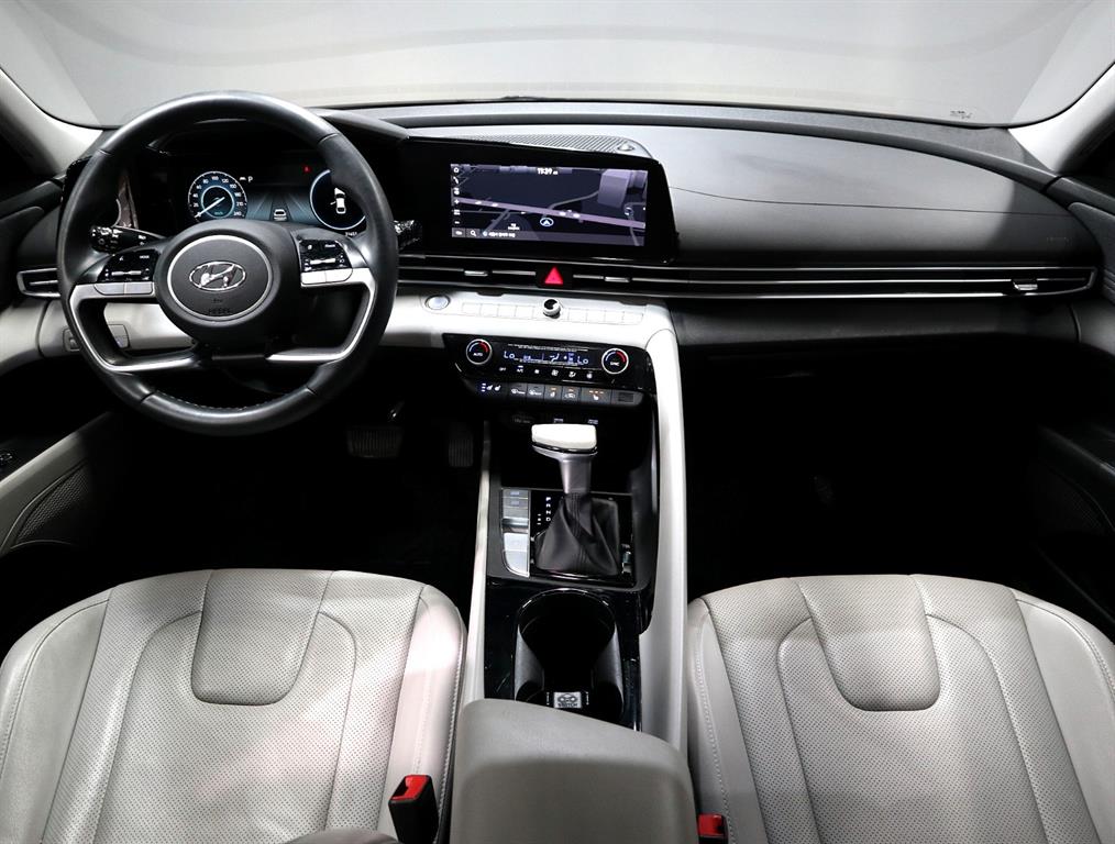 HYUNDAI Avante - Vista 5