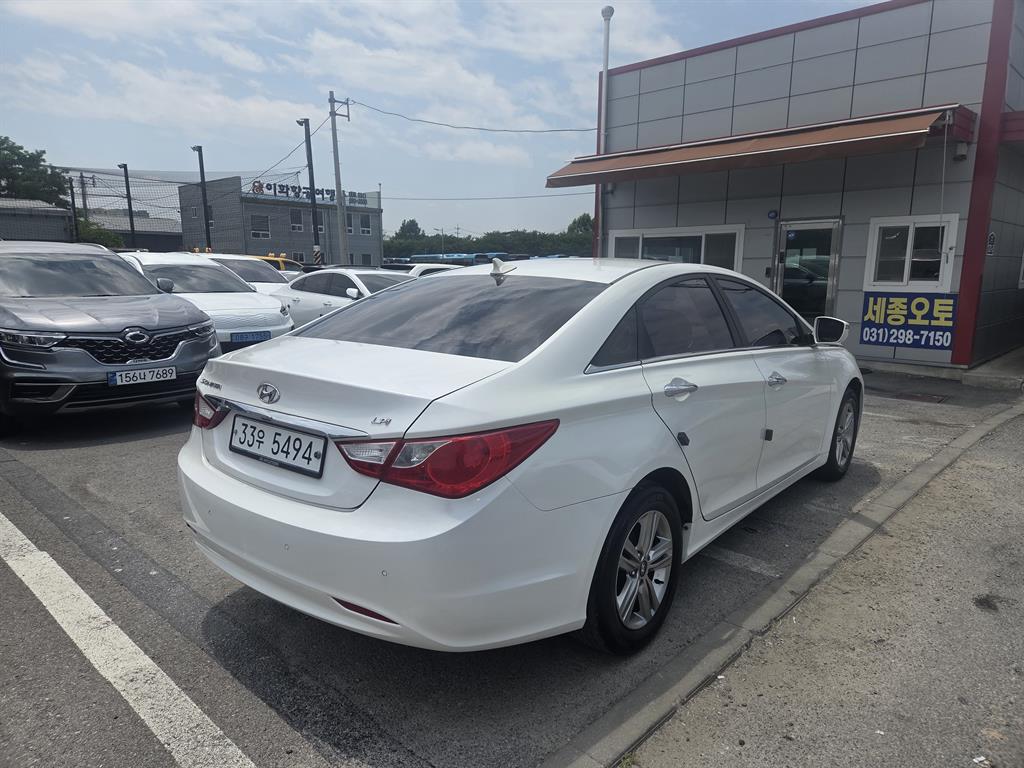 HYUNDAI Sonata - Vista 4
