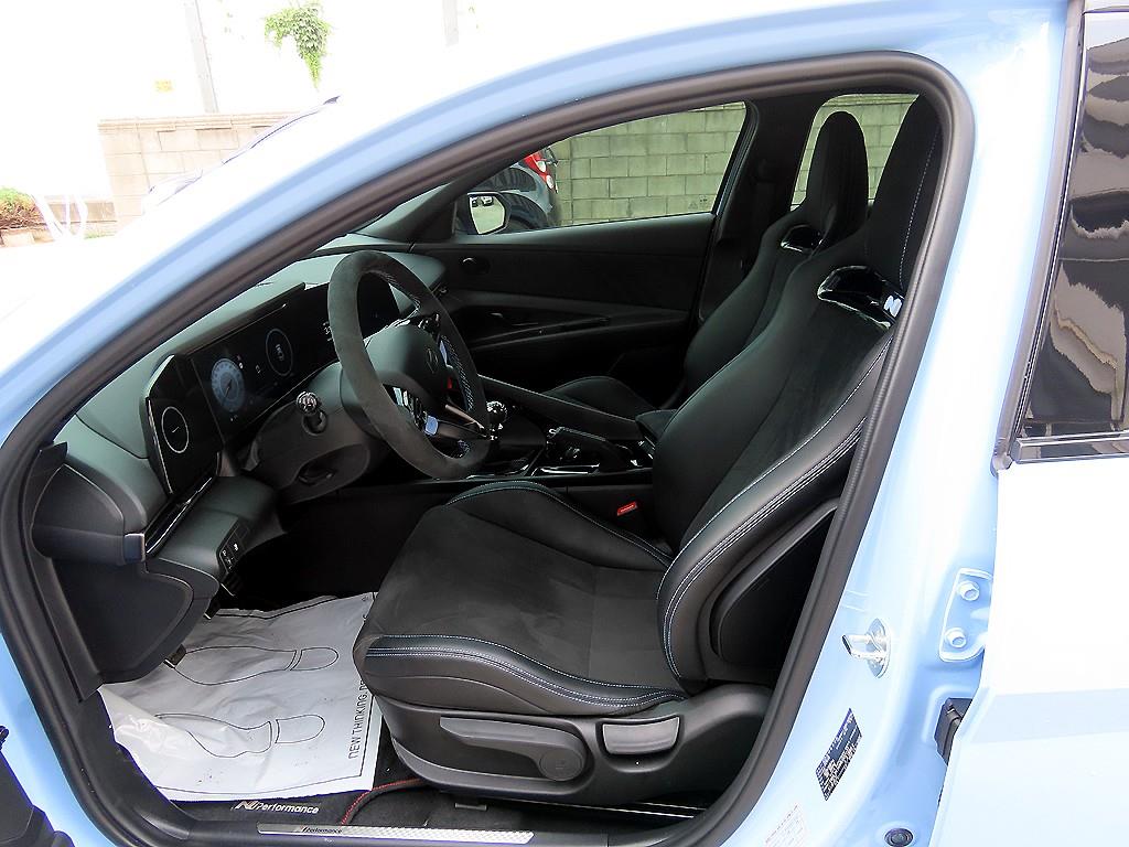 HYUNDAI Avante - Vista 5