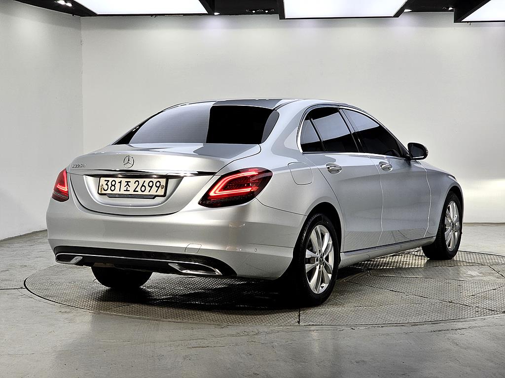 Mercedes Benz C Class - Vista 4