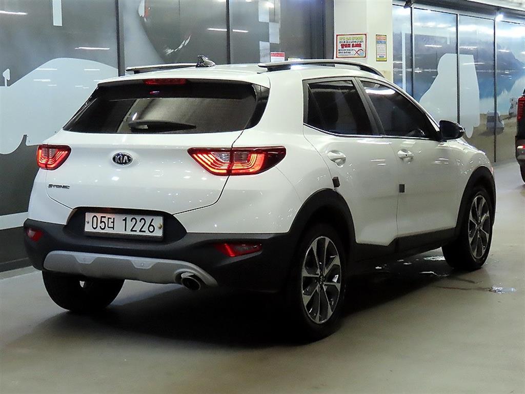 KIA Stonic - Vista 4