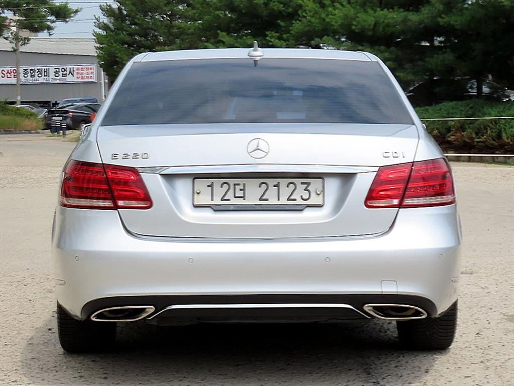 Mercedes Benz E class - Vista 4