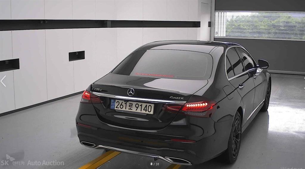 Mercedes Benz E class - Vista 4