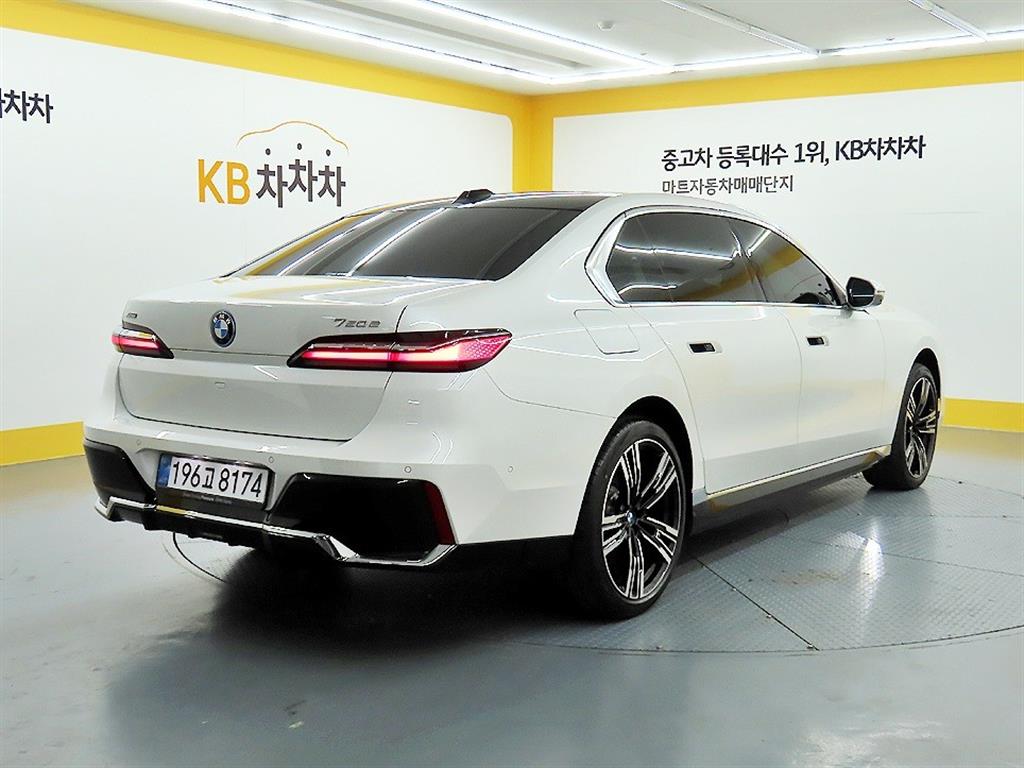 BMW 7 Series - Vista 4