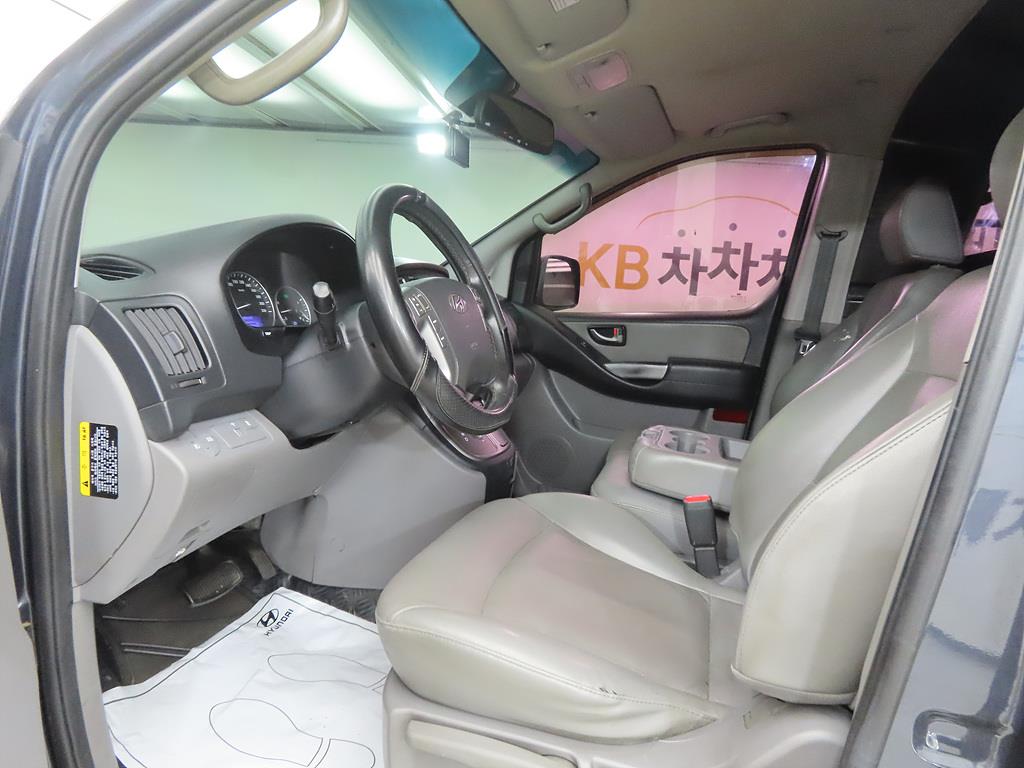 HYUNDAI Starex - Vista 5