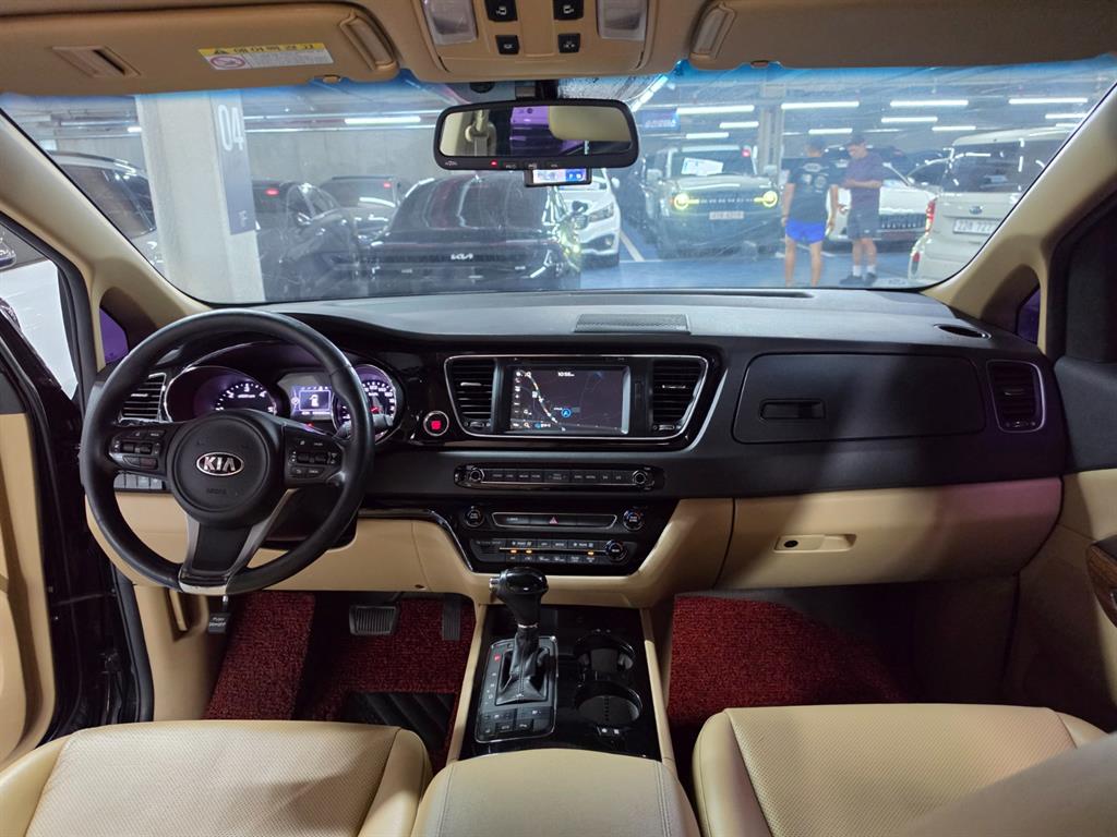 KIA Carnival - Vista 5
