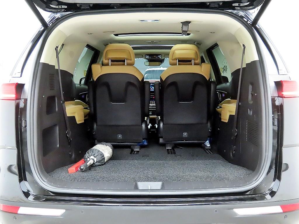 KIA Carnival - Vista 5