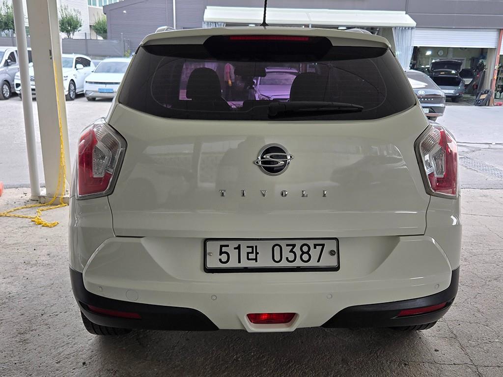 Ssangyong Tivoli - Vista 4