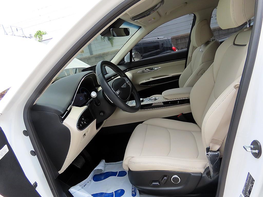 Genesis GV70 - Vista 5