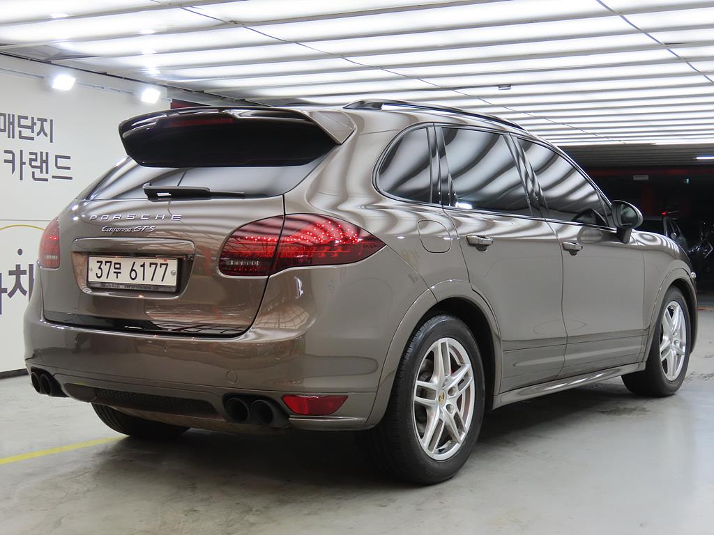Porsche Cayenne - Vista 4