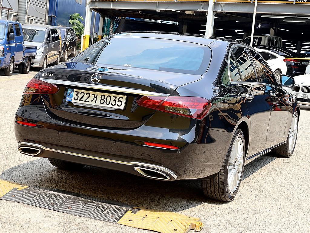 Mercedes Benz E class - Vista 4