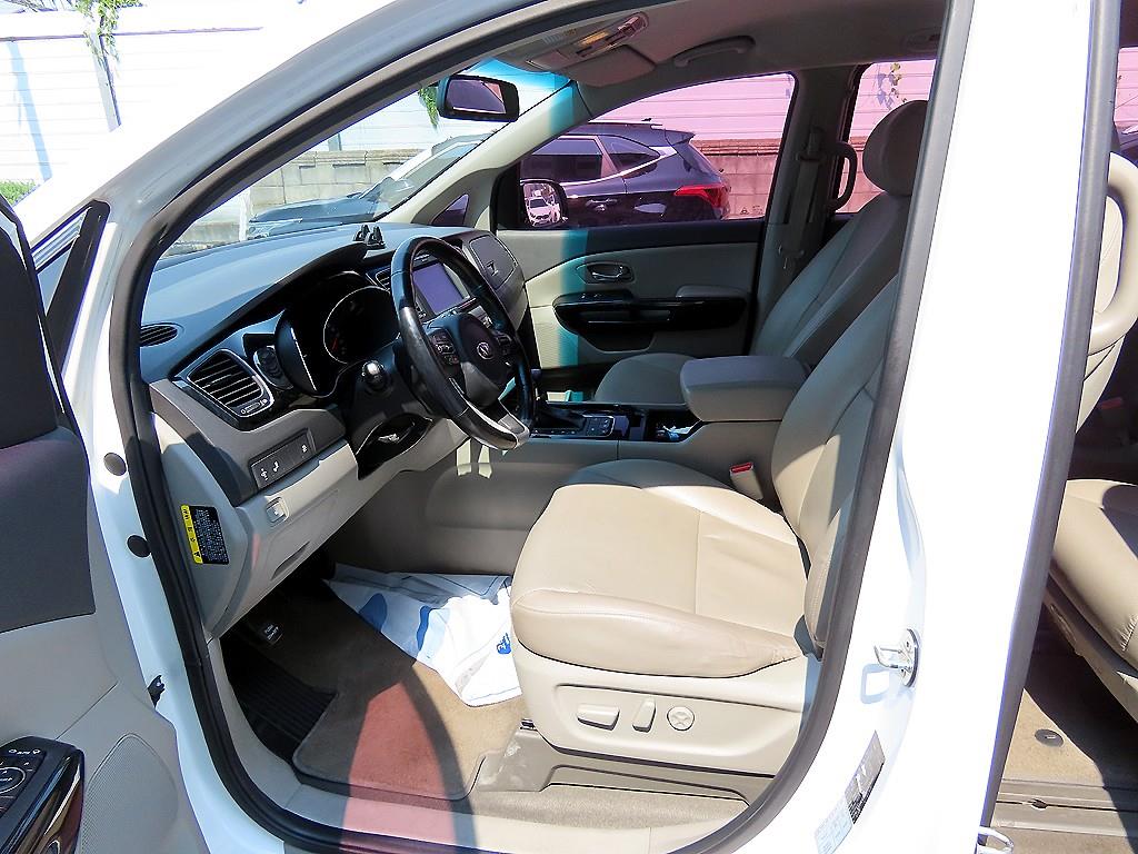 KIA Carnival - Vista 5