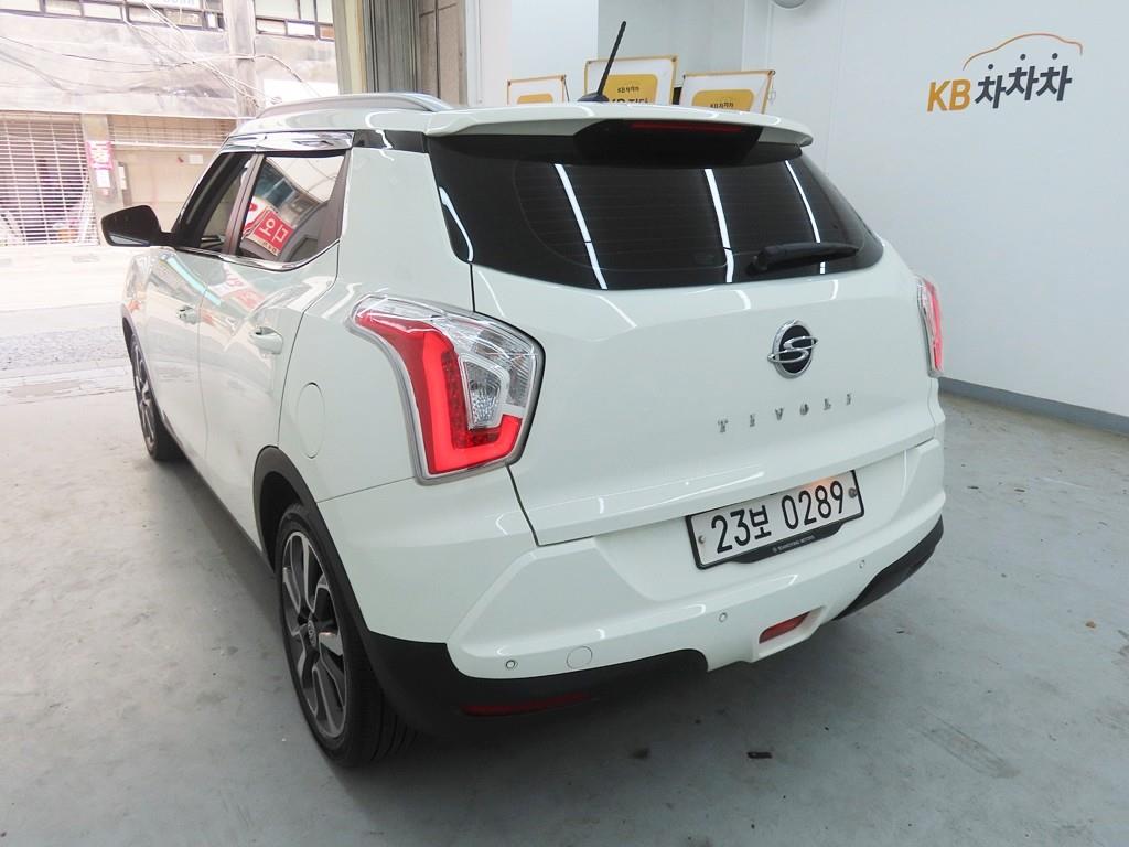 Ssangyong Tivoli - Vista 4