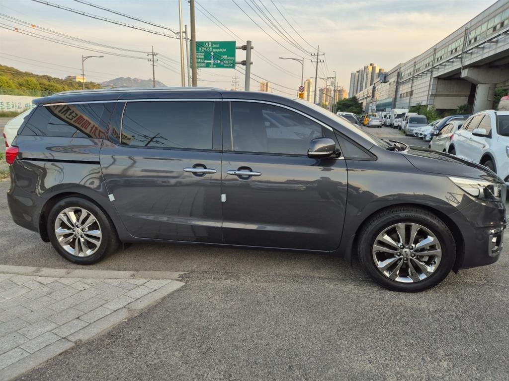KIA Carnival - Vista 4