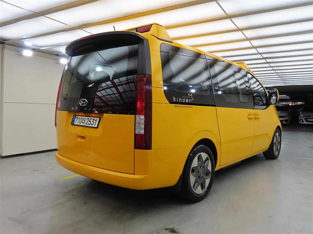HYUNDAI Staria - Vista 4