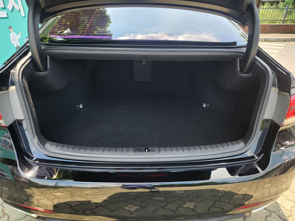 HYUNDAI Genesis - Vista 5