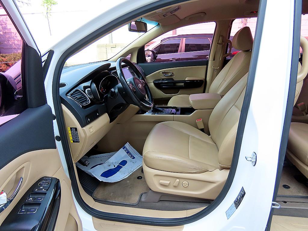 KIA Carnival - Vista 5