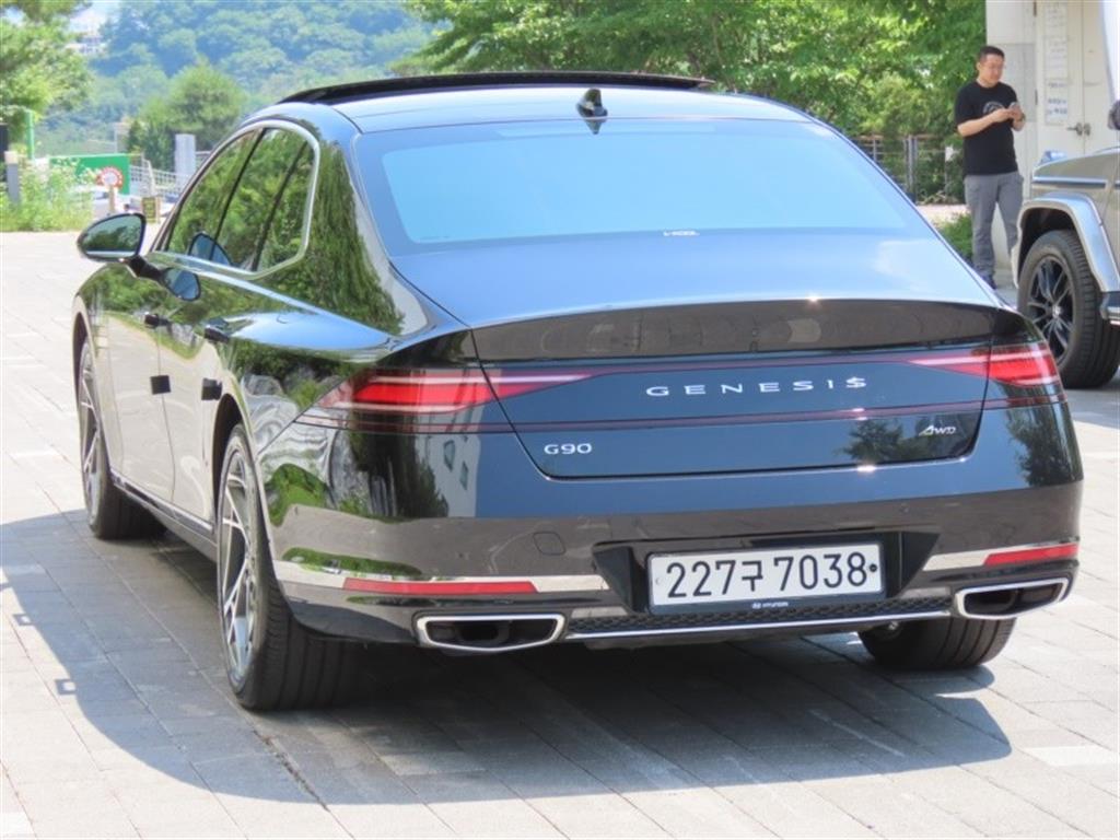 Genesis G90 - Vista 4
