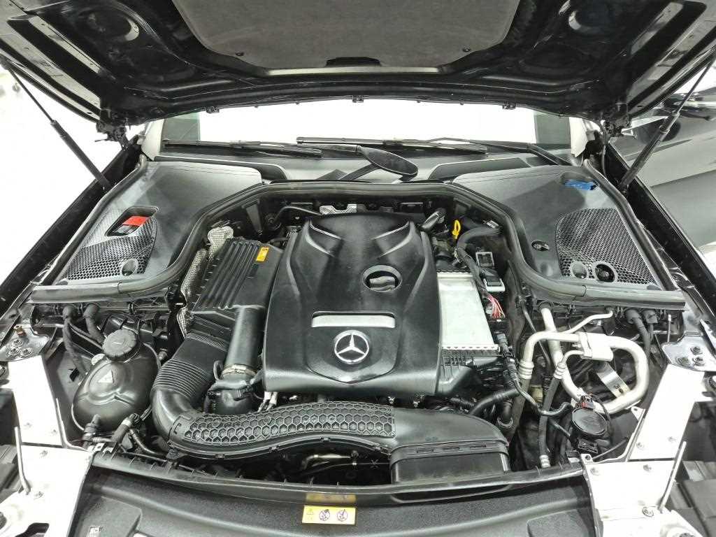 Mercedes Benz E class - Vista 5