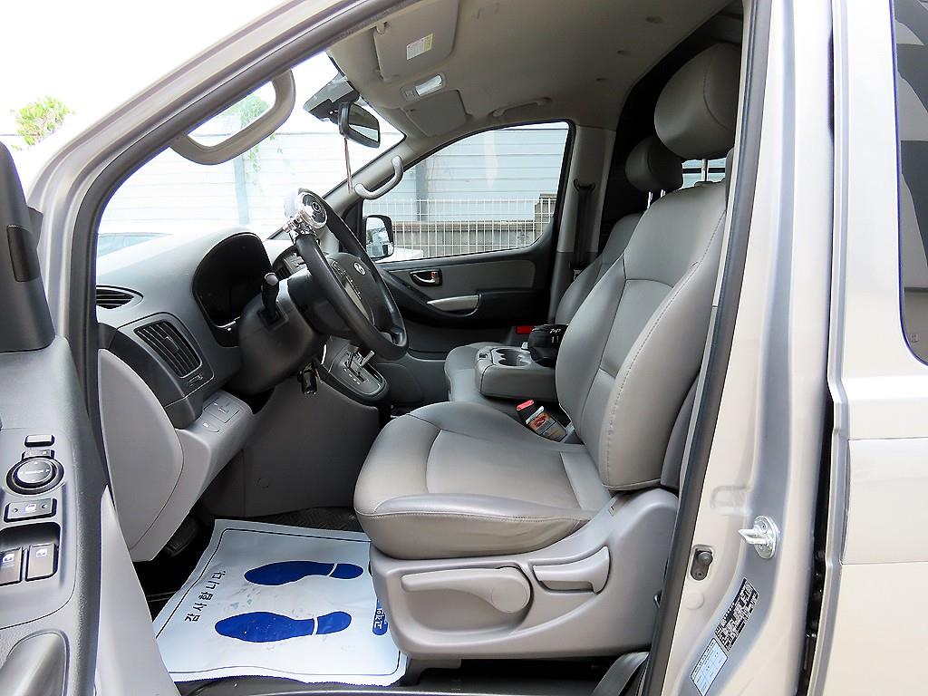 HYUNDAI Starex - Vista 5