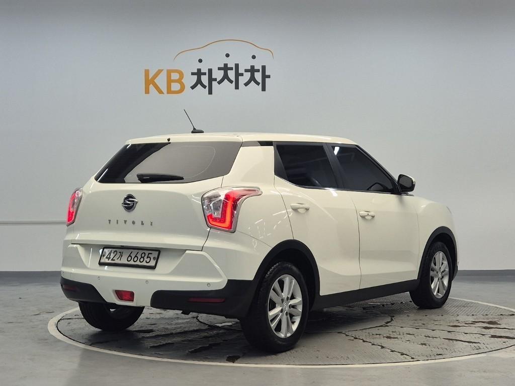 Ssangyong Tivoli - Vista 4