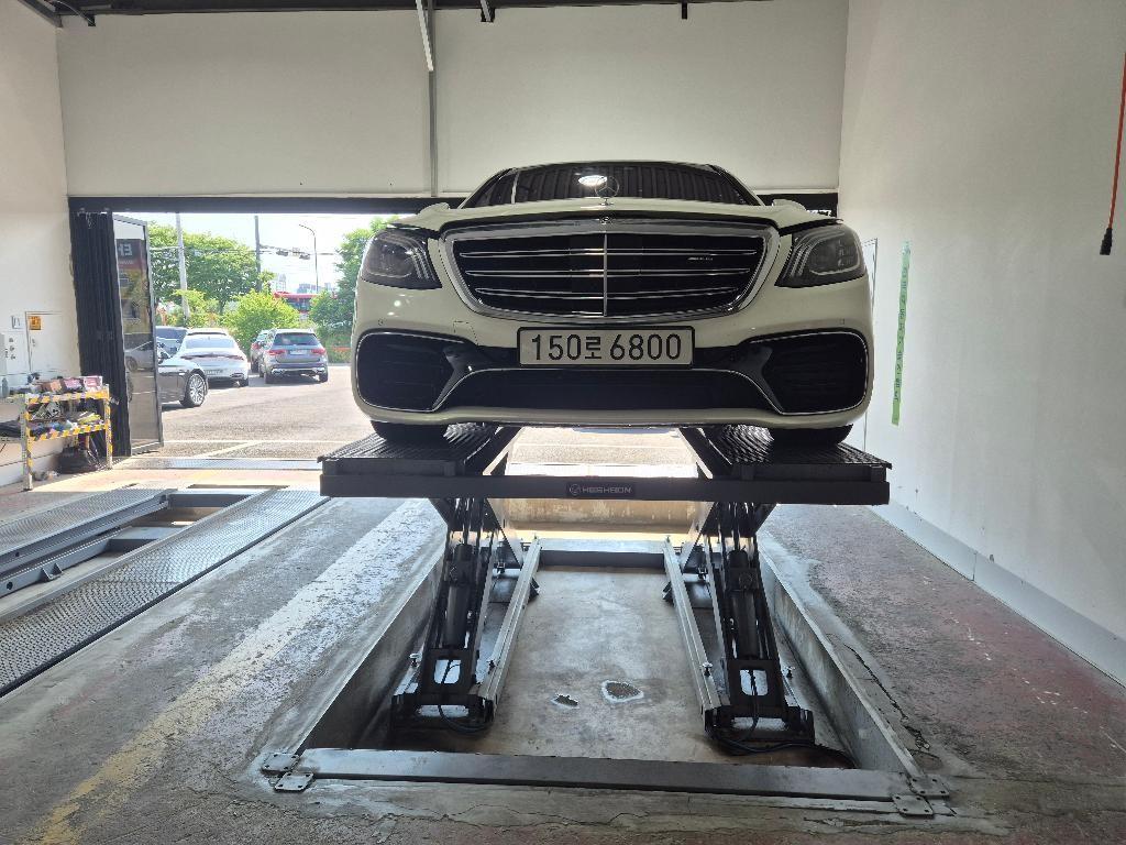 Mercedes-Benz AMG S63 4MATIC +