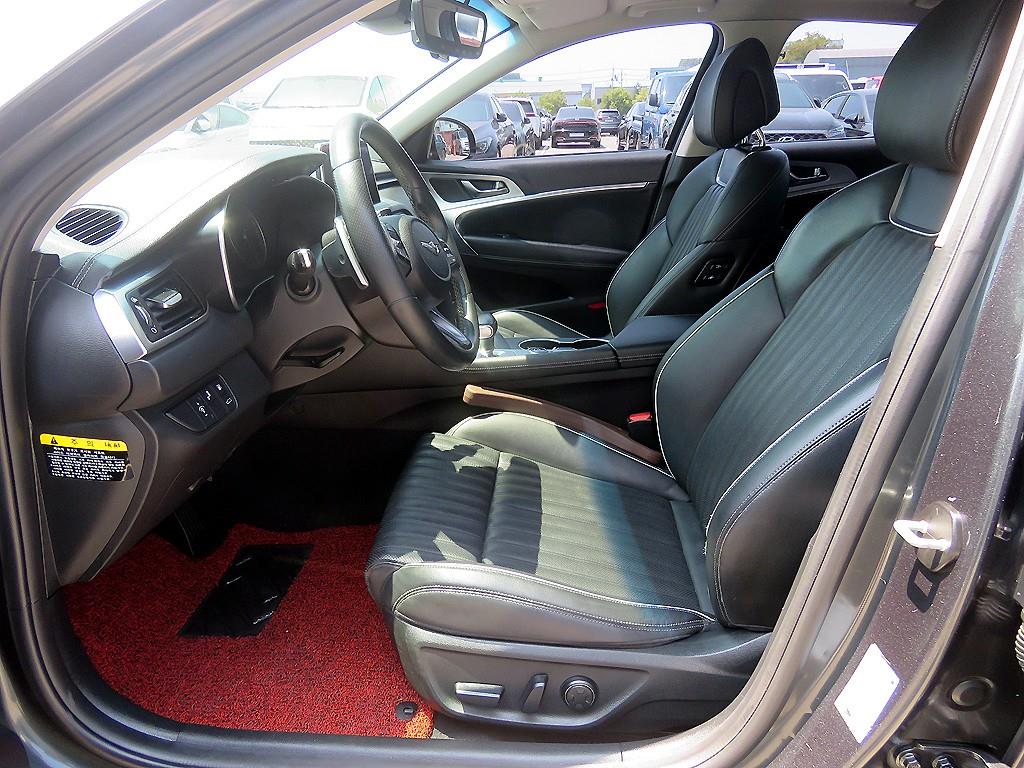 Genesis G70 - Vista 5