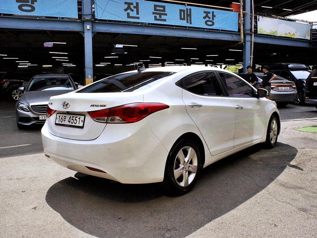 HYUNDAI Avante - Vista 4